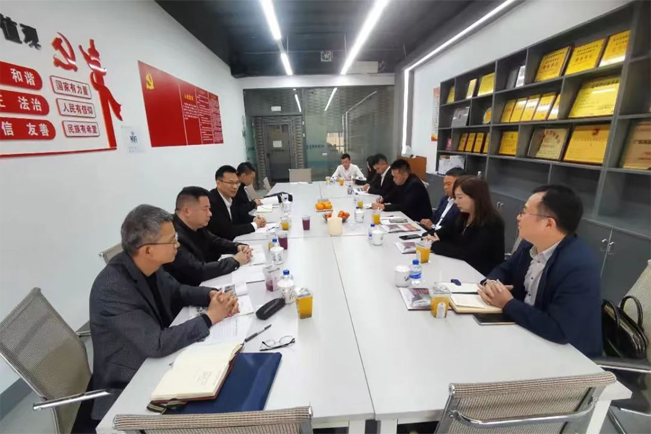 惠州市贵州商会-惠城区区委常委、统战部部长何碧光一行4人莅临商会进行考察指导