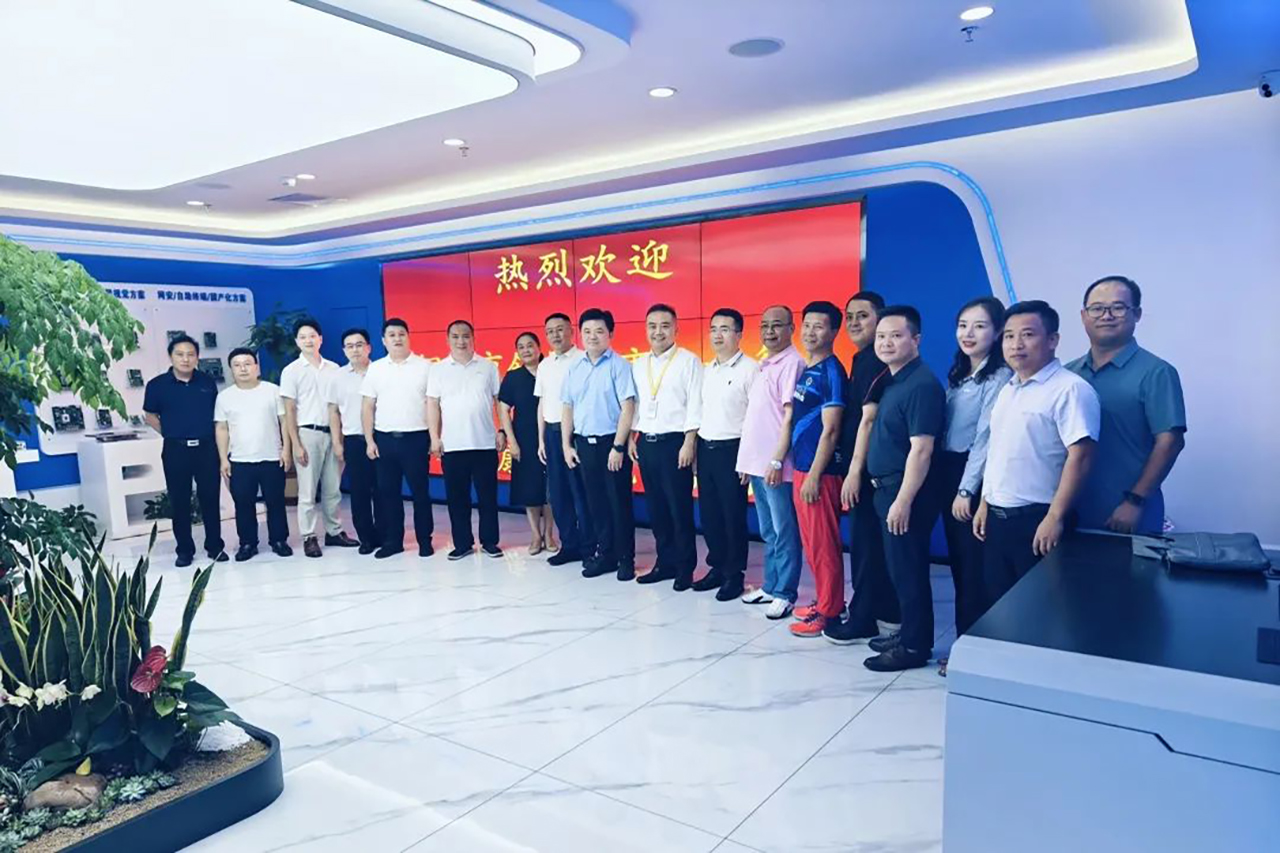 铜仁市领导团莅临商会座谈，深化政企合作与交流