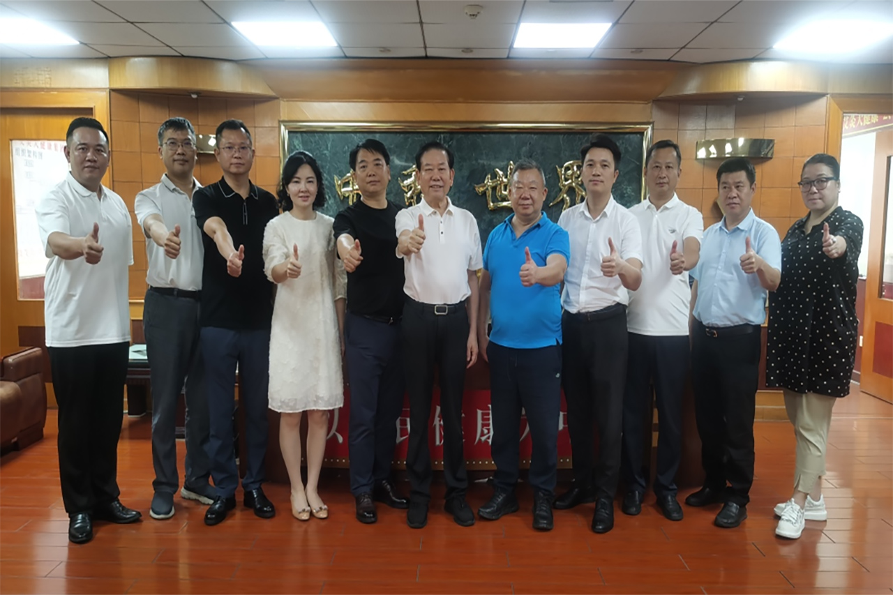  广东省贵州商会（联盟）秘书处陪同黔东南州投促局领导考察深圳医药大健康企业